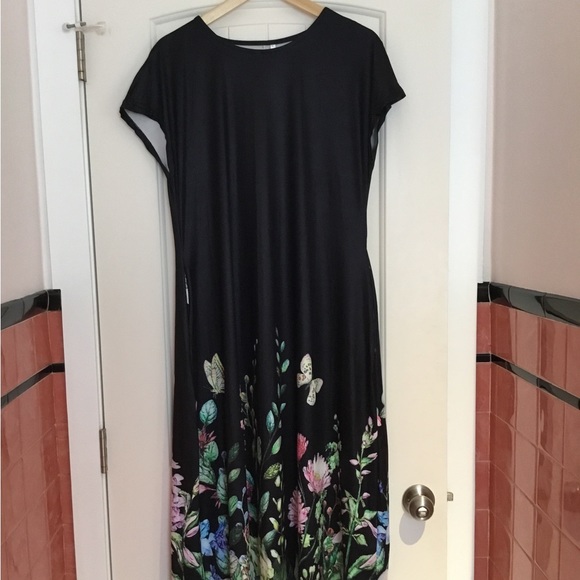 Beautiful long Dress - Picture 1 of 6